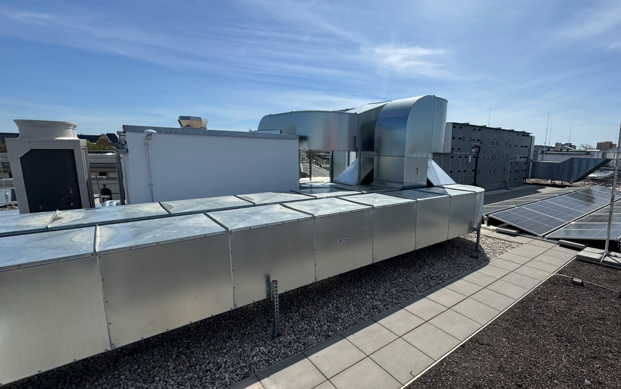 Kanały dachowe przy PV