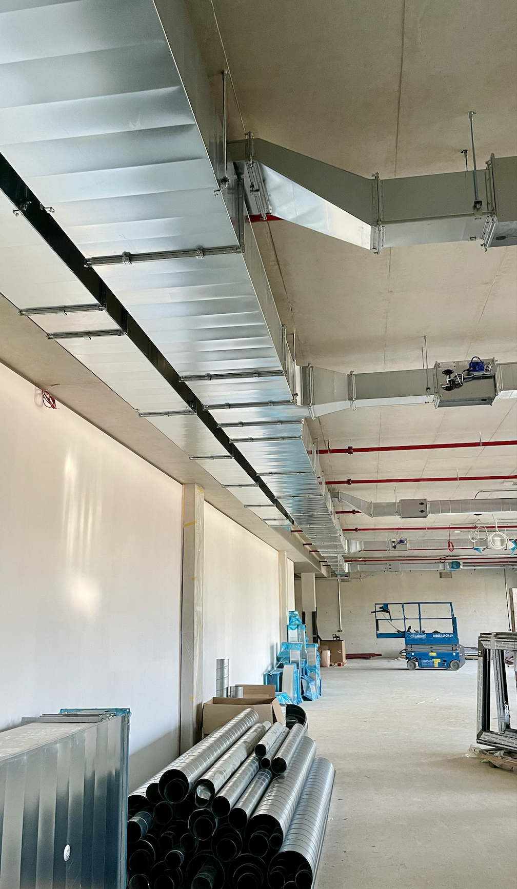 Kanały prostokątne i rury — hala